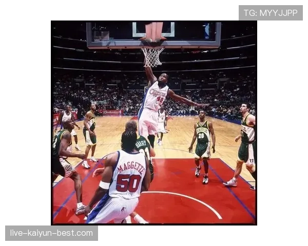 埃尔顿·布兰德篮下强攻提升球队内线效率明显优于队友