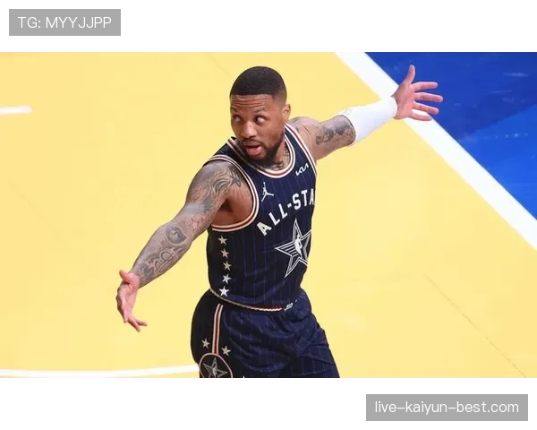 利拉德挡拆制造错位 三分命中率胜上季