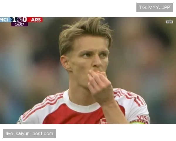 从边前腰到中路核心：厄德高角色转型的关键动因与战术适配